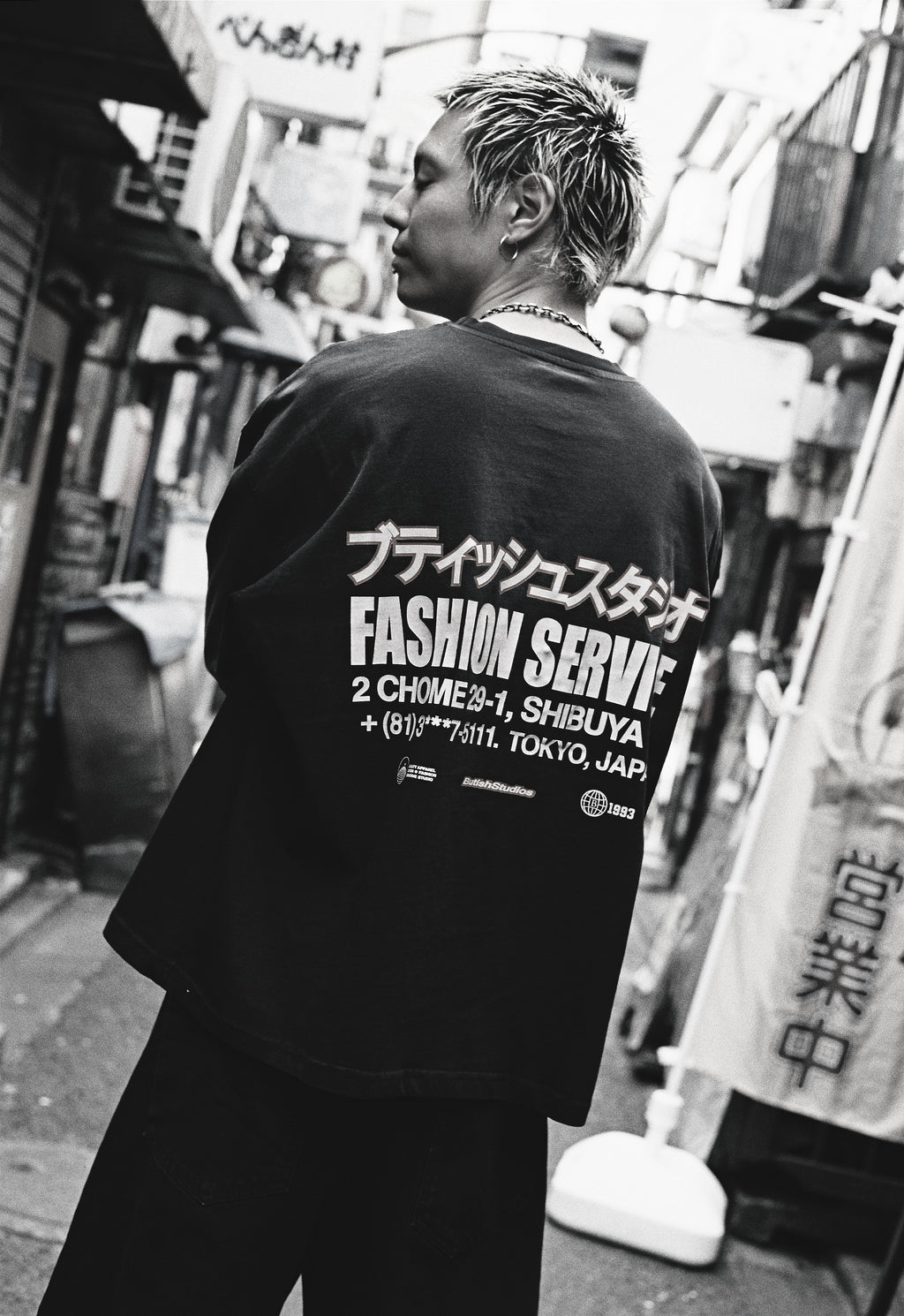 FASHION SERVICE BLACK TEE