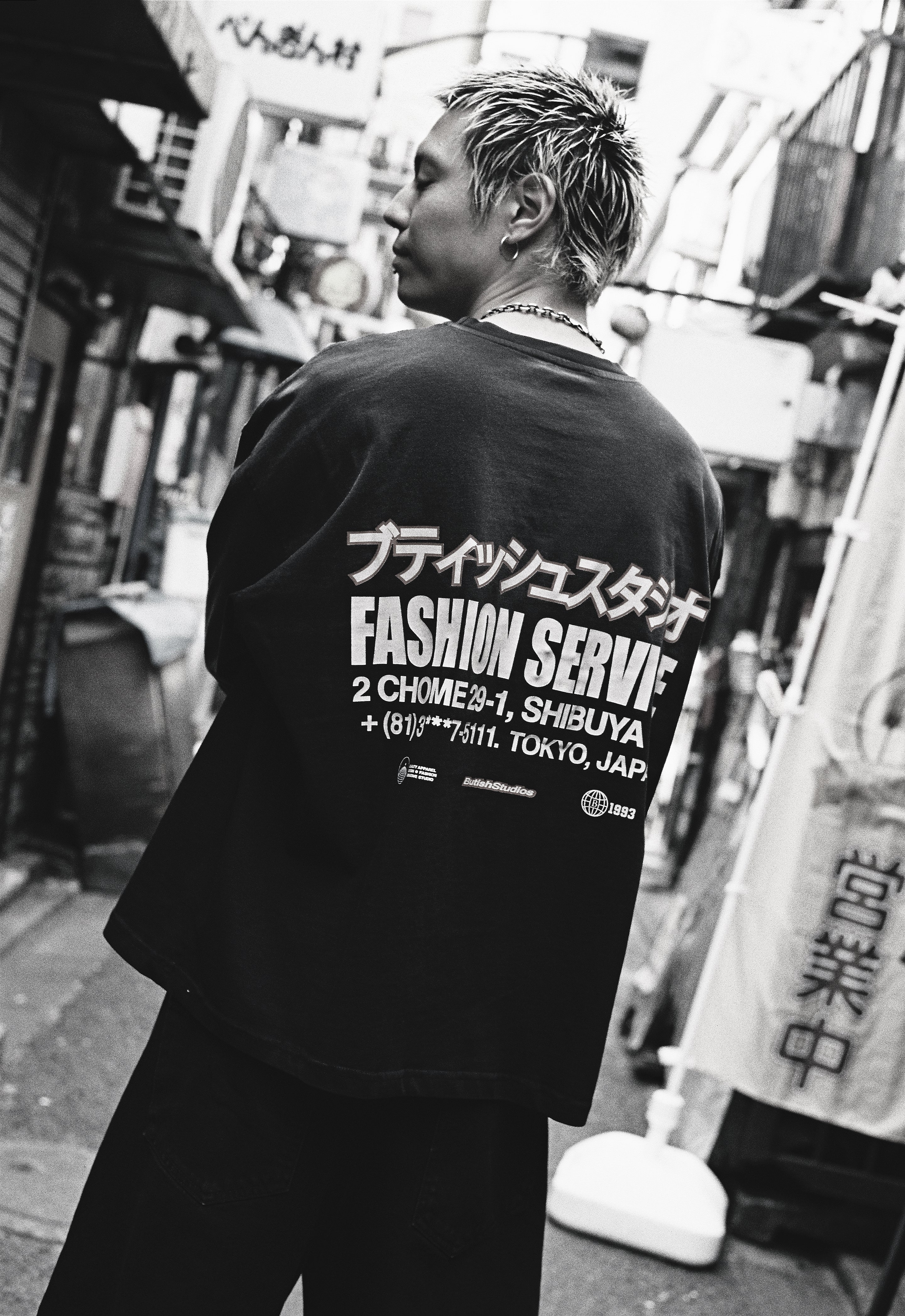 FASHION SERVICE BLACK TEE