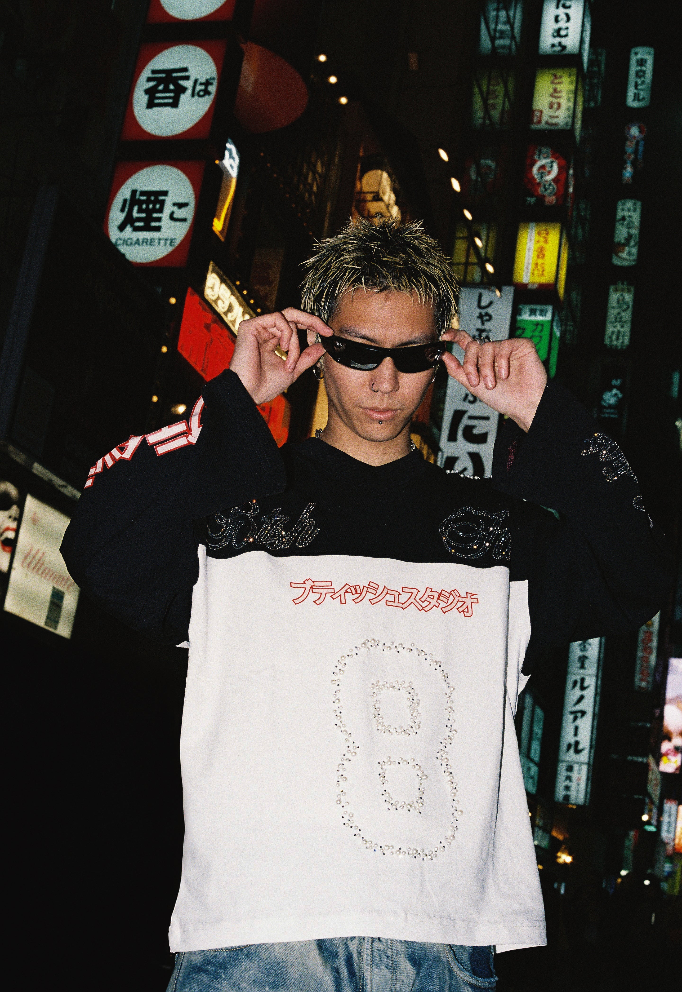 SHINING UNIFORM LONGSLEEVE - WHITE AND BLACK