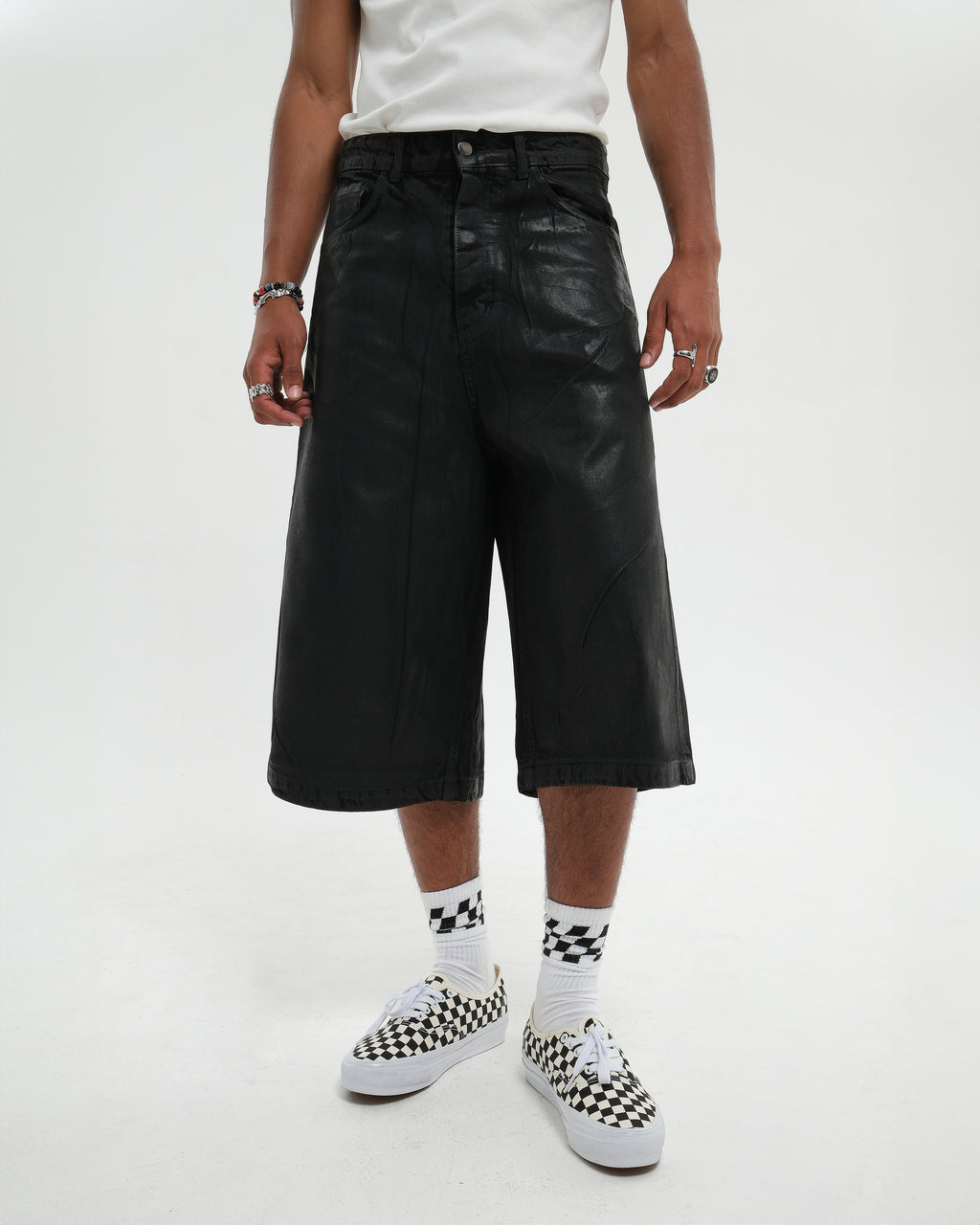 VARNISH WASH JORTS BLACK
