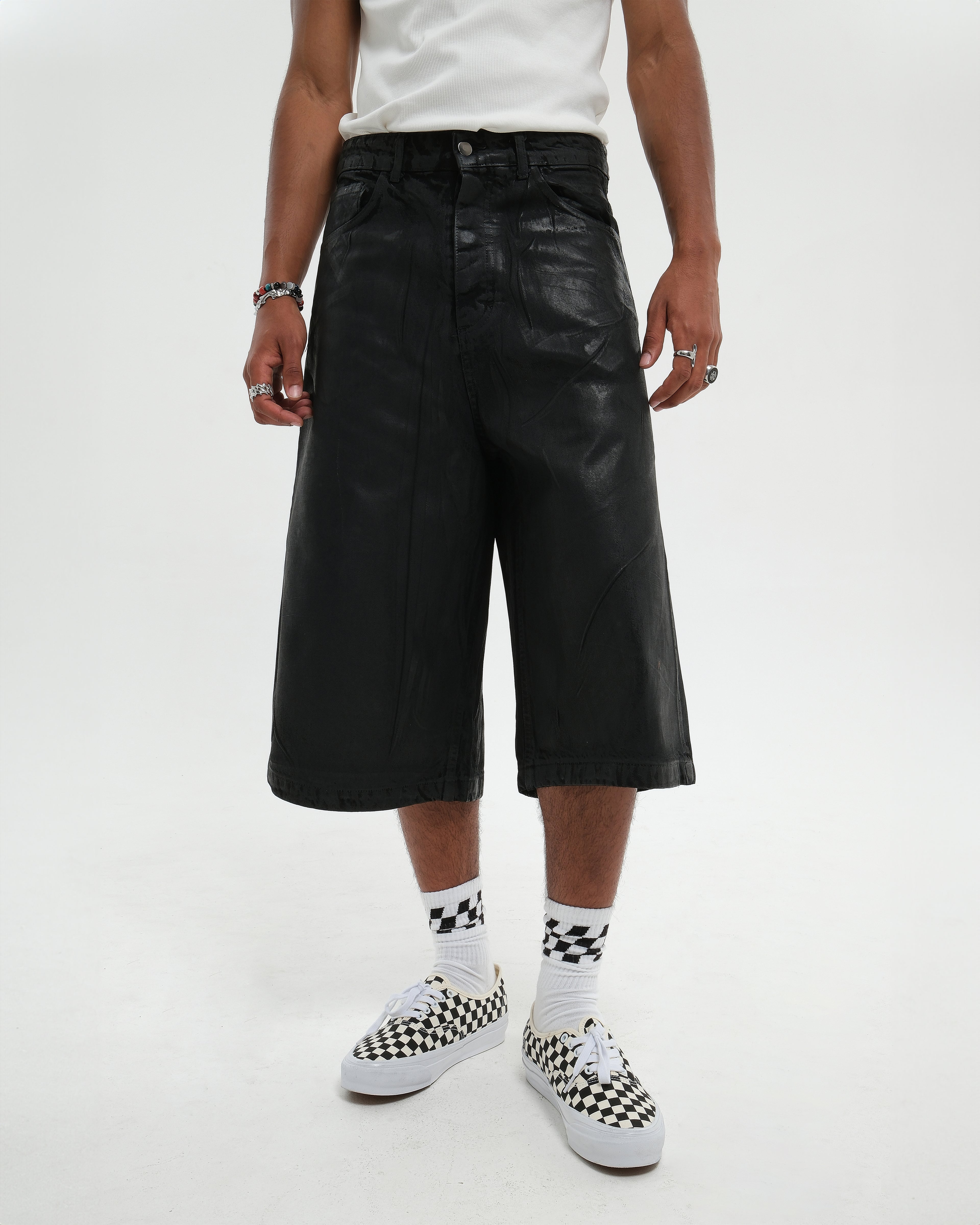 VARNISH WASH JORTS BLACK