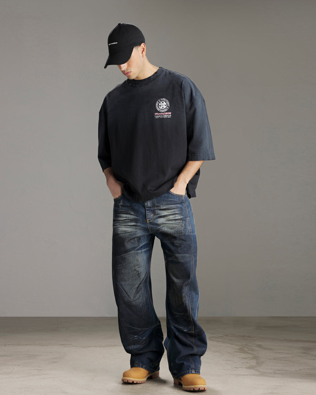 FASHION SERVICE BLACK TEE