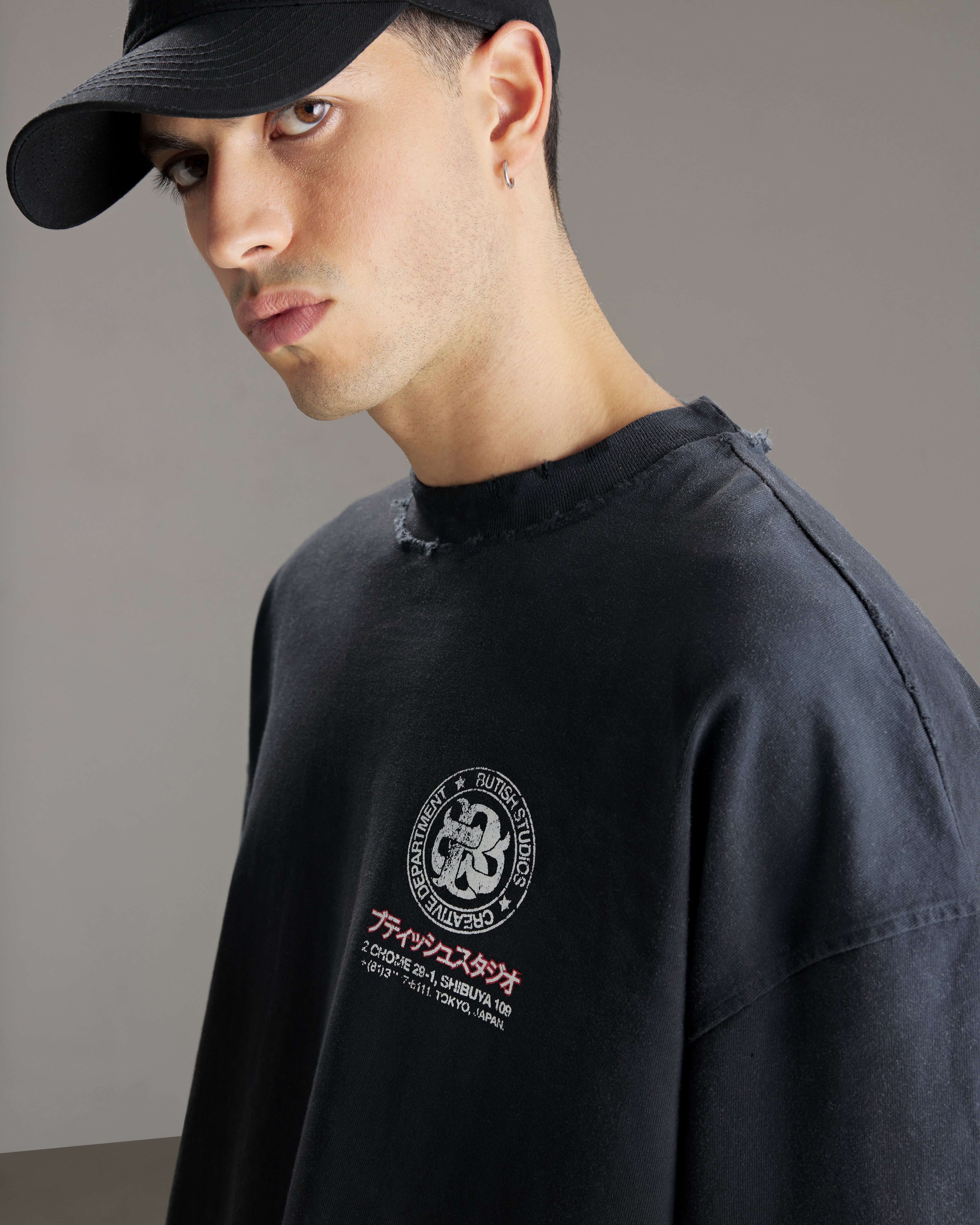 FASHION SERVICE BLACK TEE